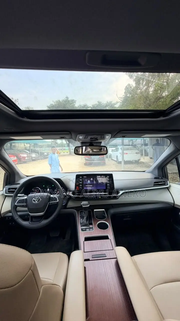 Toyota Sienna 2023 Gray