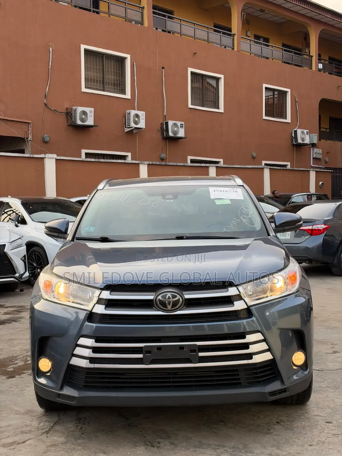 Toyota Highlander XLE 4x4 V6 (3.5L 6cyl 8A) 2018 Blue