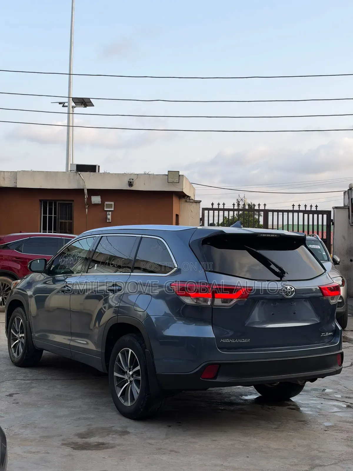 Toyota Highlander XLE 4x4 V6 (3.5L 6cyl 8A) 2018 Blue