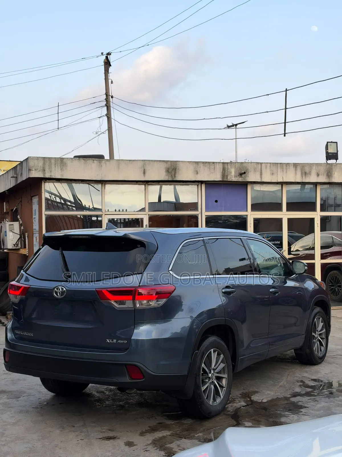 Toyota Highlander XLE 4x4 V6 (3.5L 6cyl 8A) 2018 Blue
