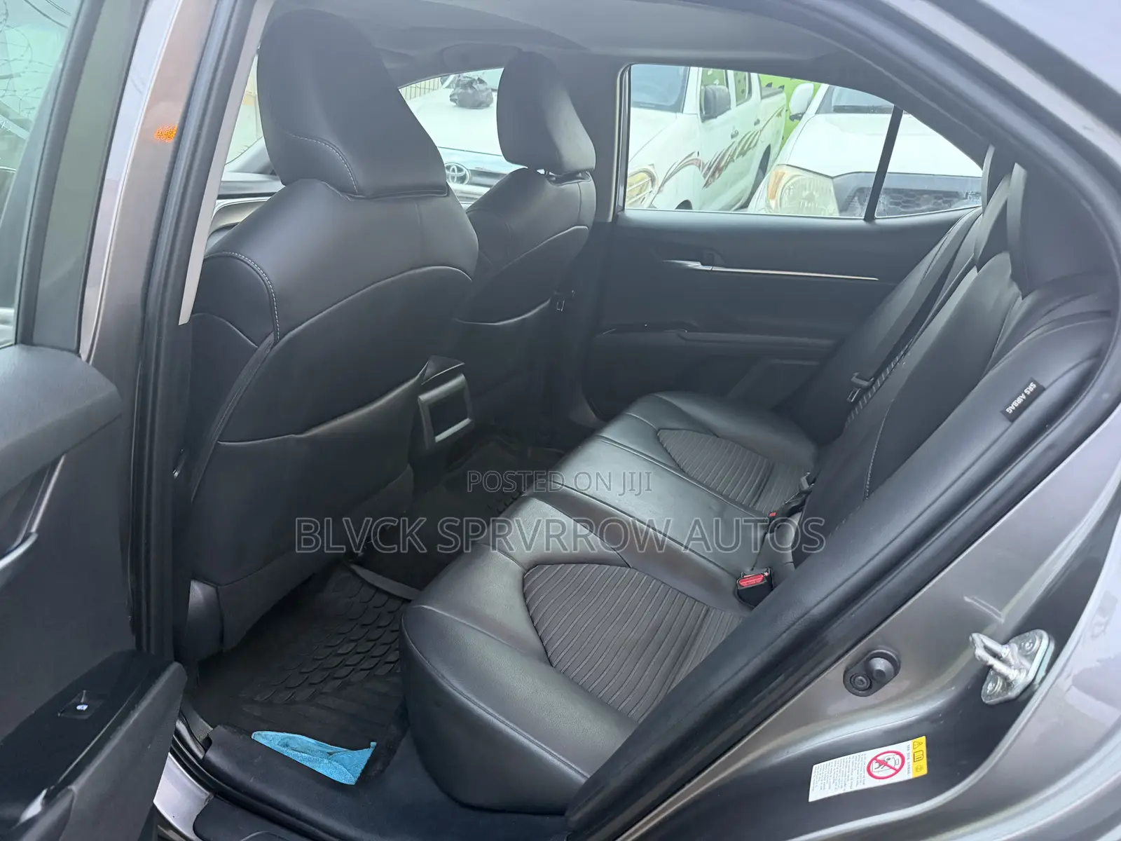 Toyota Camry SE FWD (2.5L 4cyl 8AM) 2018 Gray