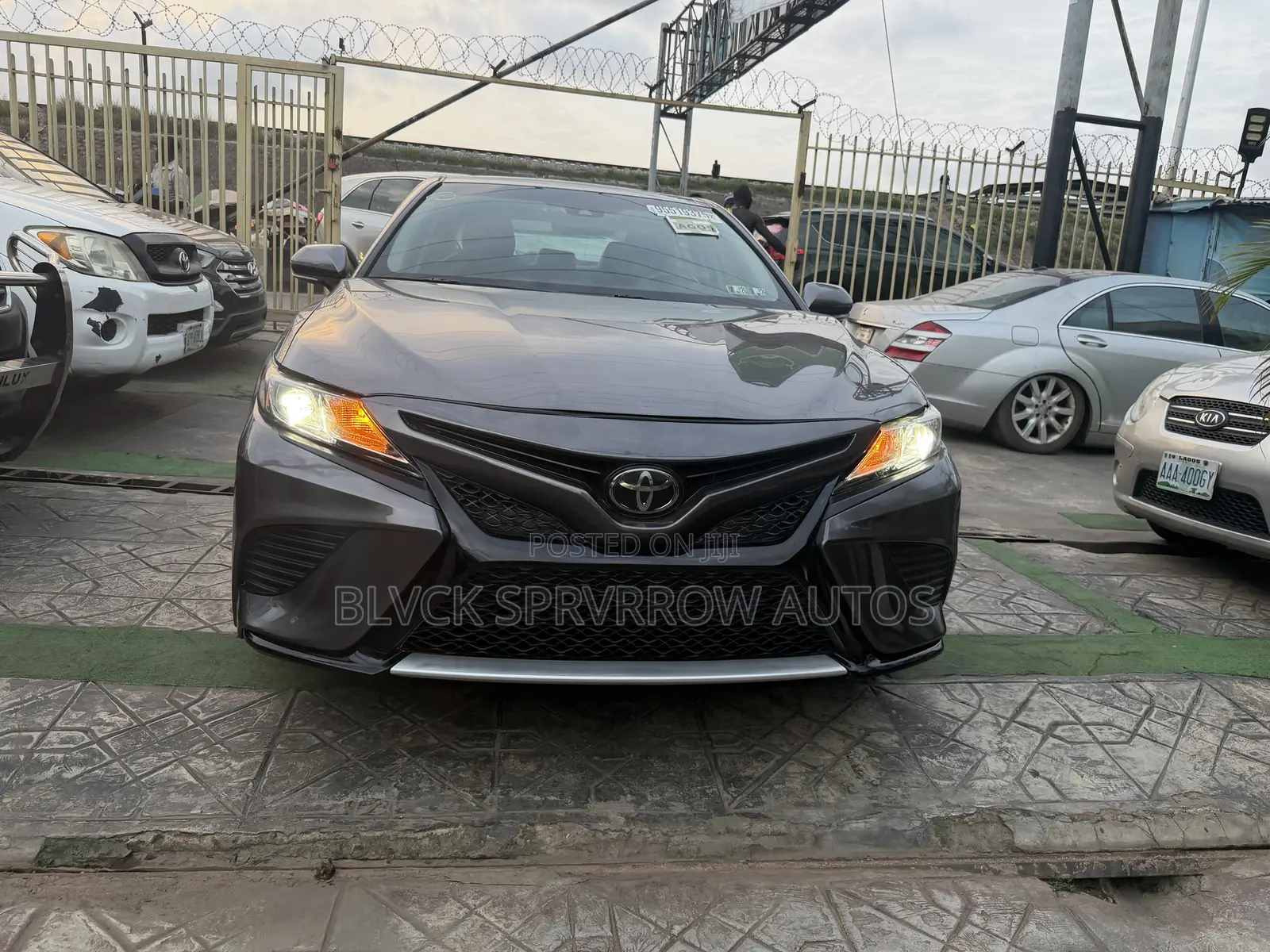 Toyota Camry SE FWD (2.5L 4cyl 8AM) 2018 Gray
