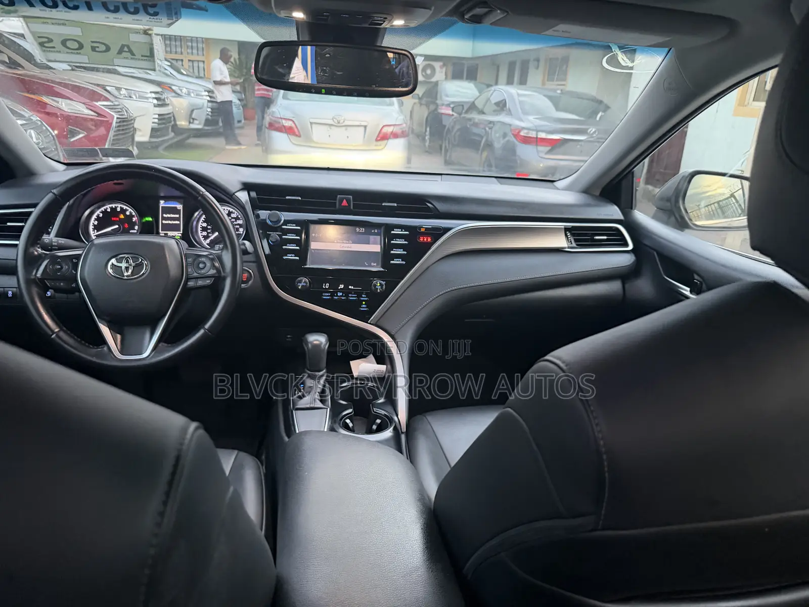 Toyota Camry SE FWD (2.5L 4cyl 8AM) 2018 Gray