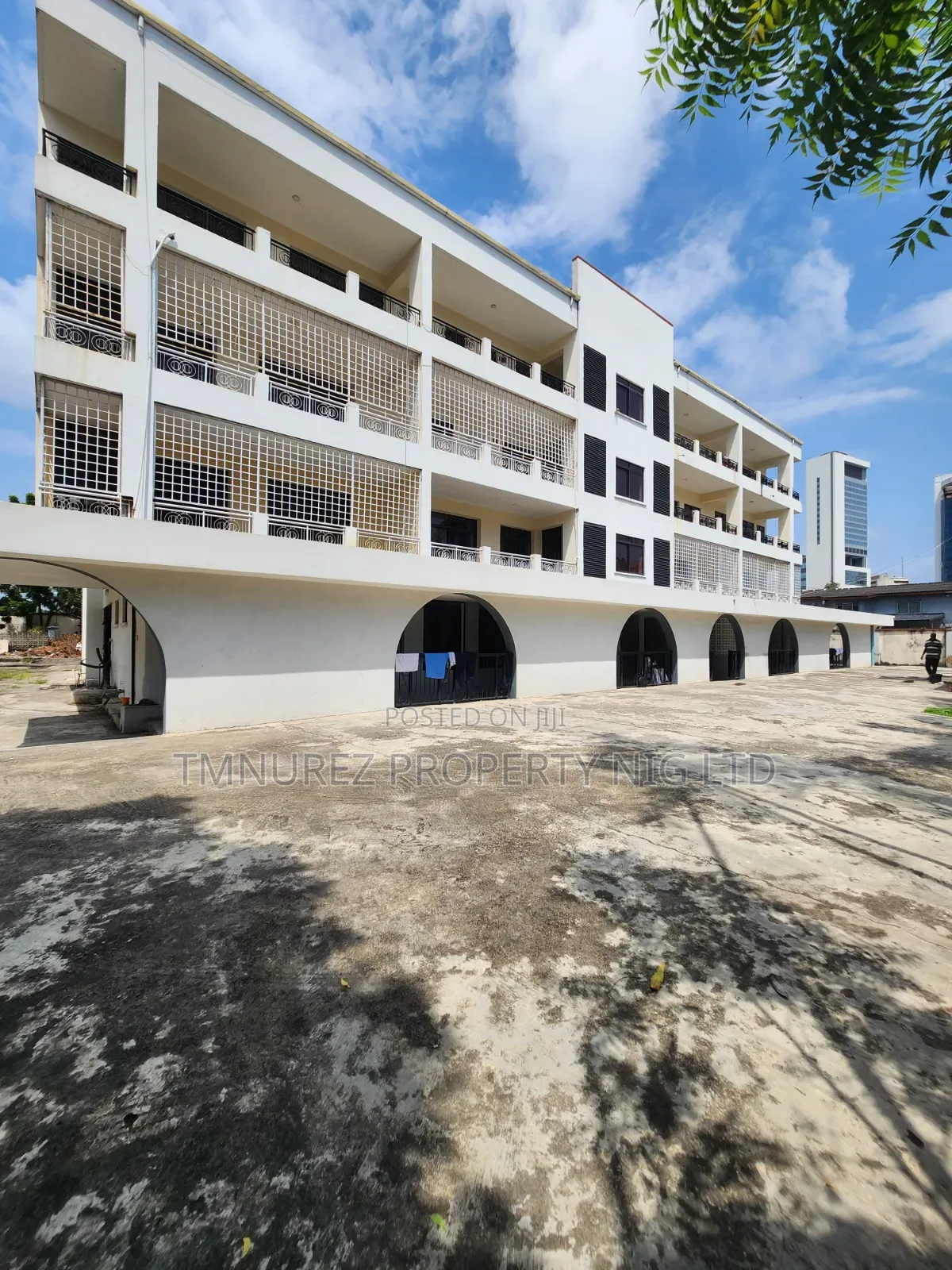 4bdrm Duplex in Ahmadu Bello Way for rent