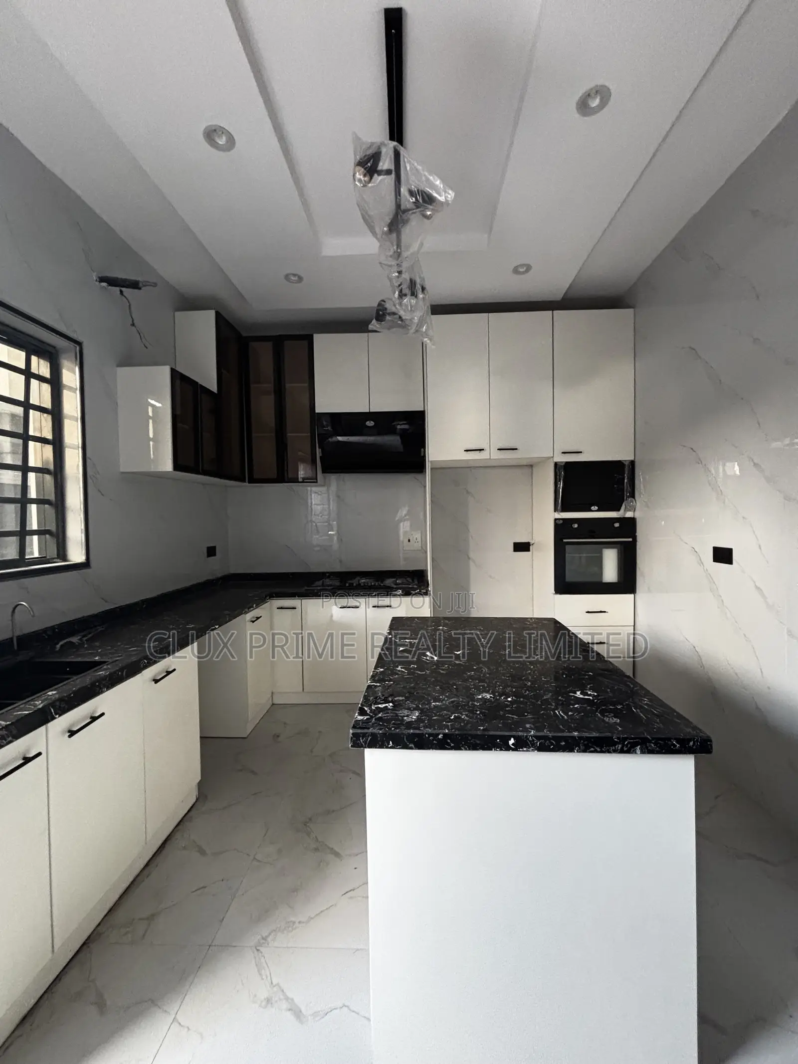 5bdrm Duplex in Sangotedo for sale