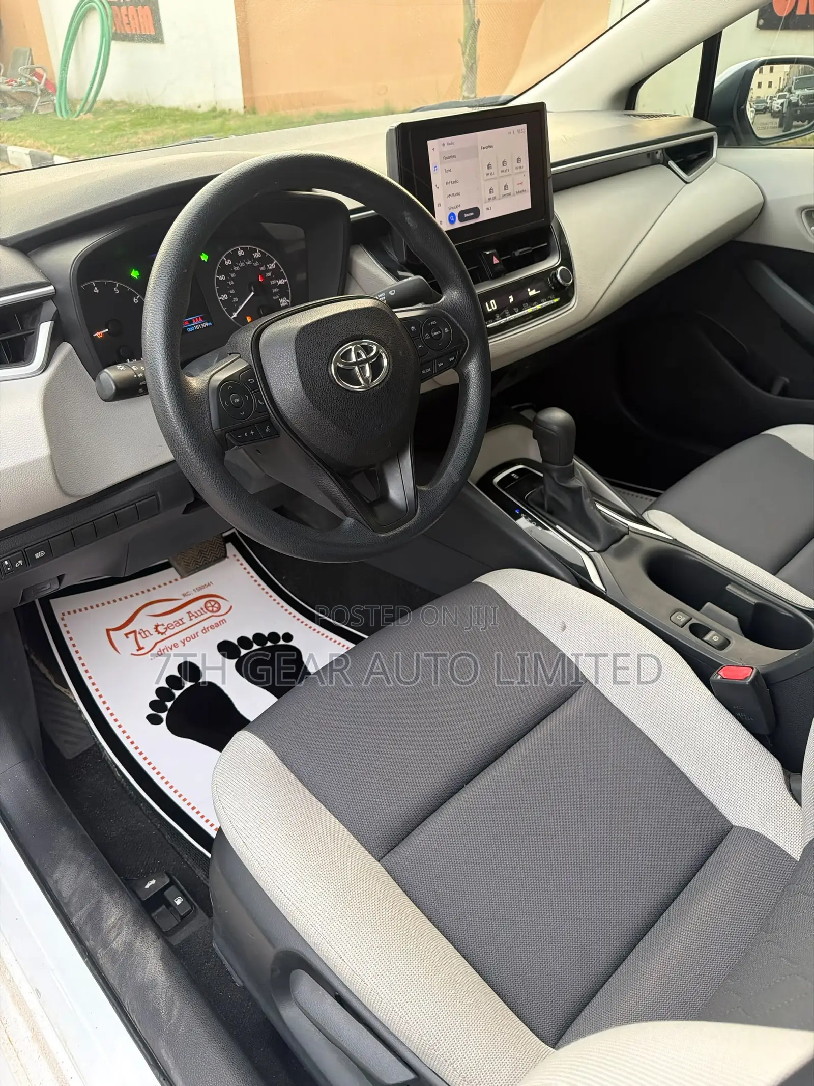 Toyota Corolla LE 2023 White