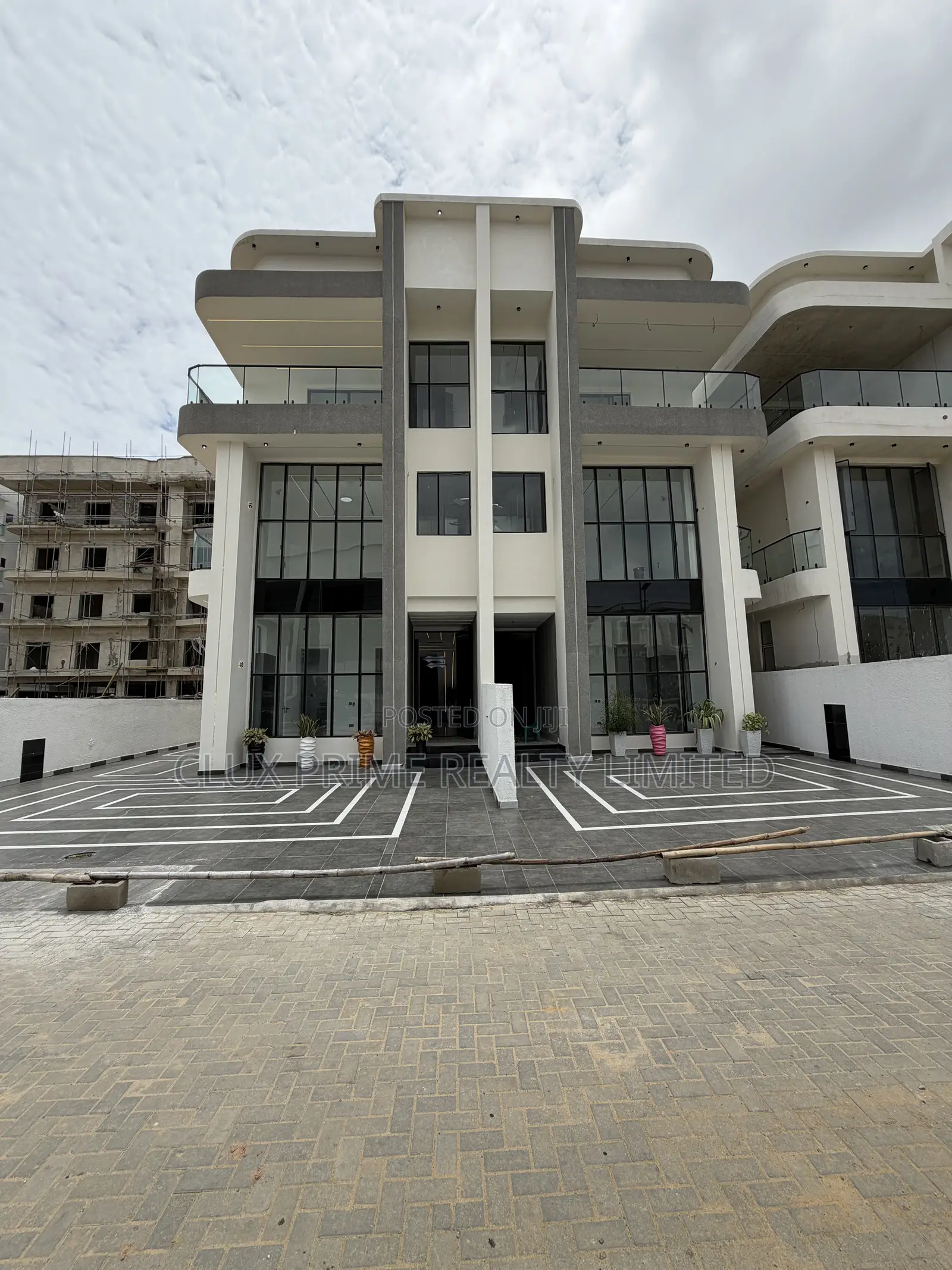 5bdrm Duplex in Lekki Phase 1 for sale