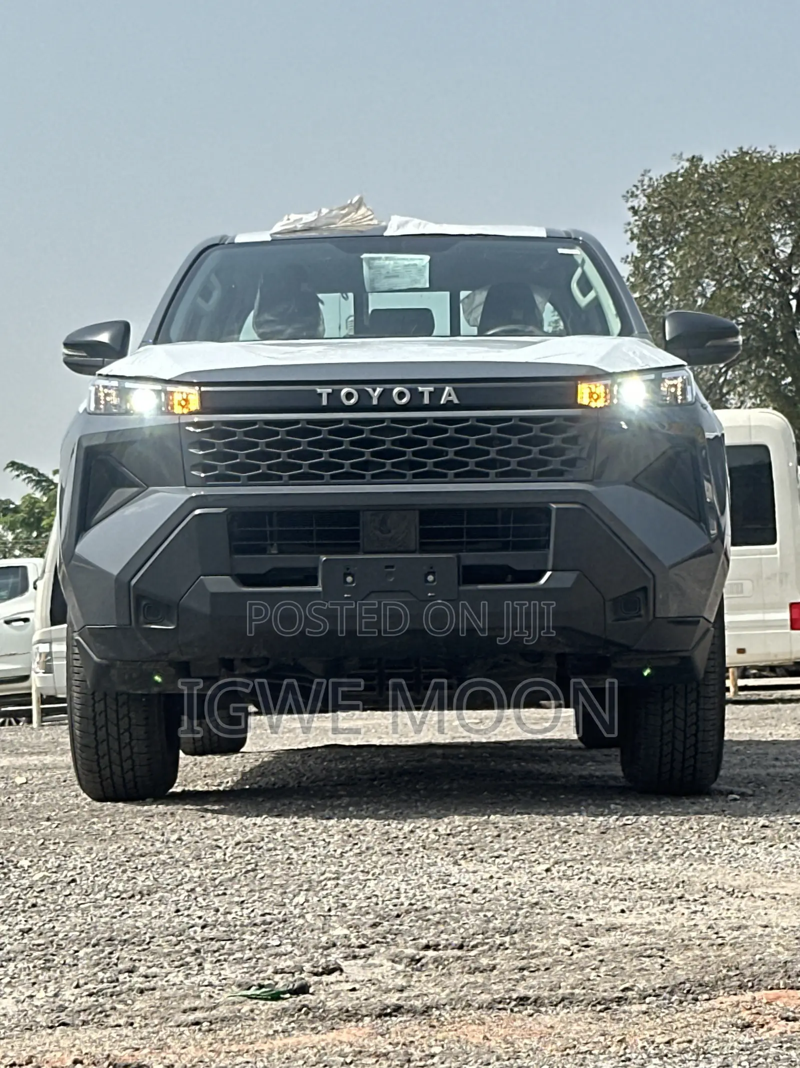 New Toyota Hilux High 2026 Gray