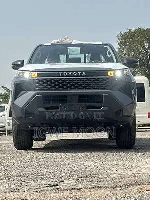 New Toyota Hilux High 2026 Gray