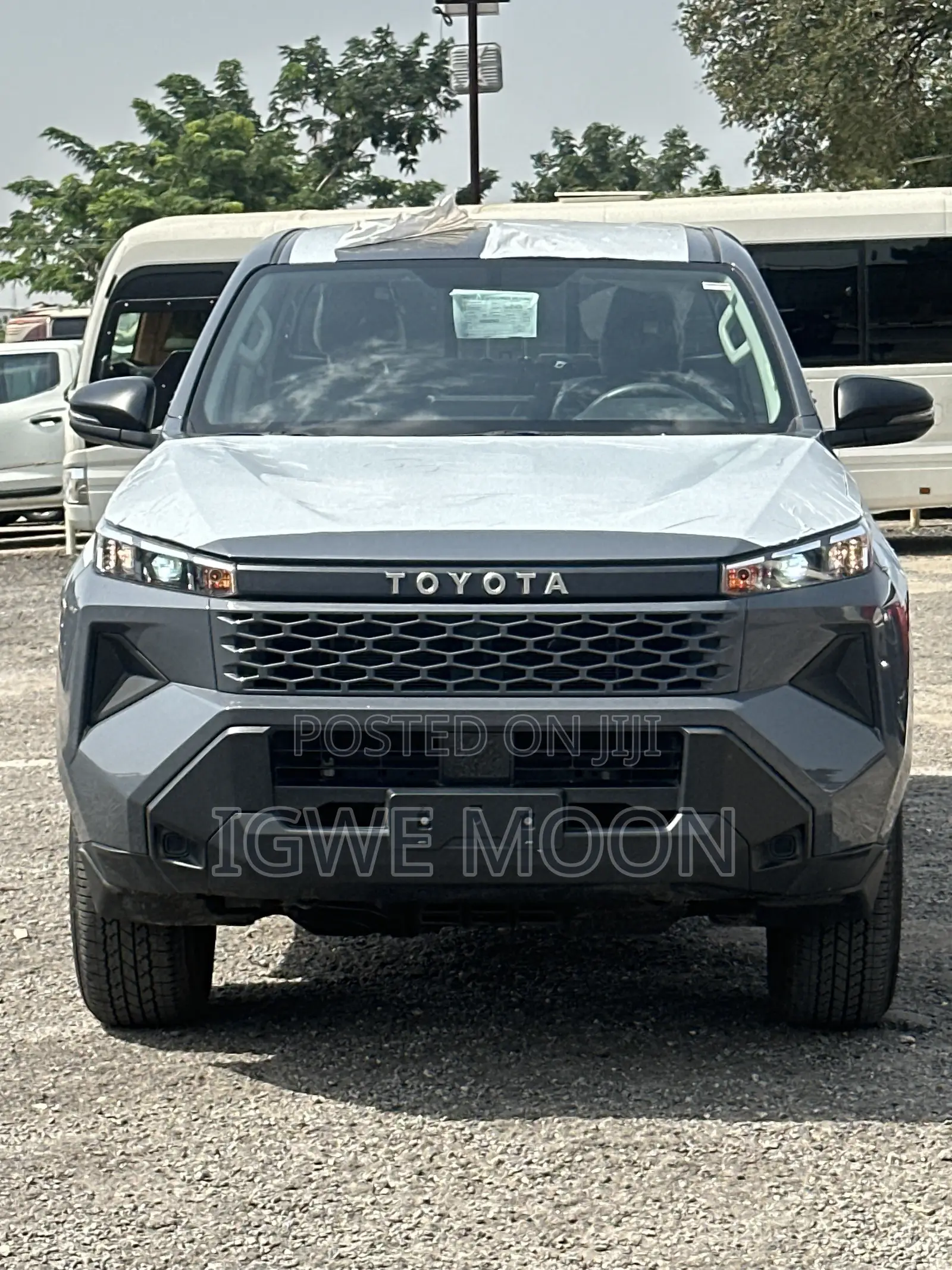 New Toyota Hilux High 2026 Gray
