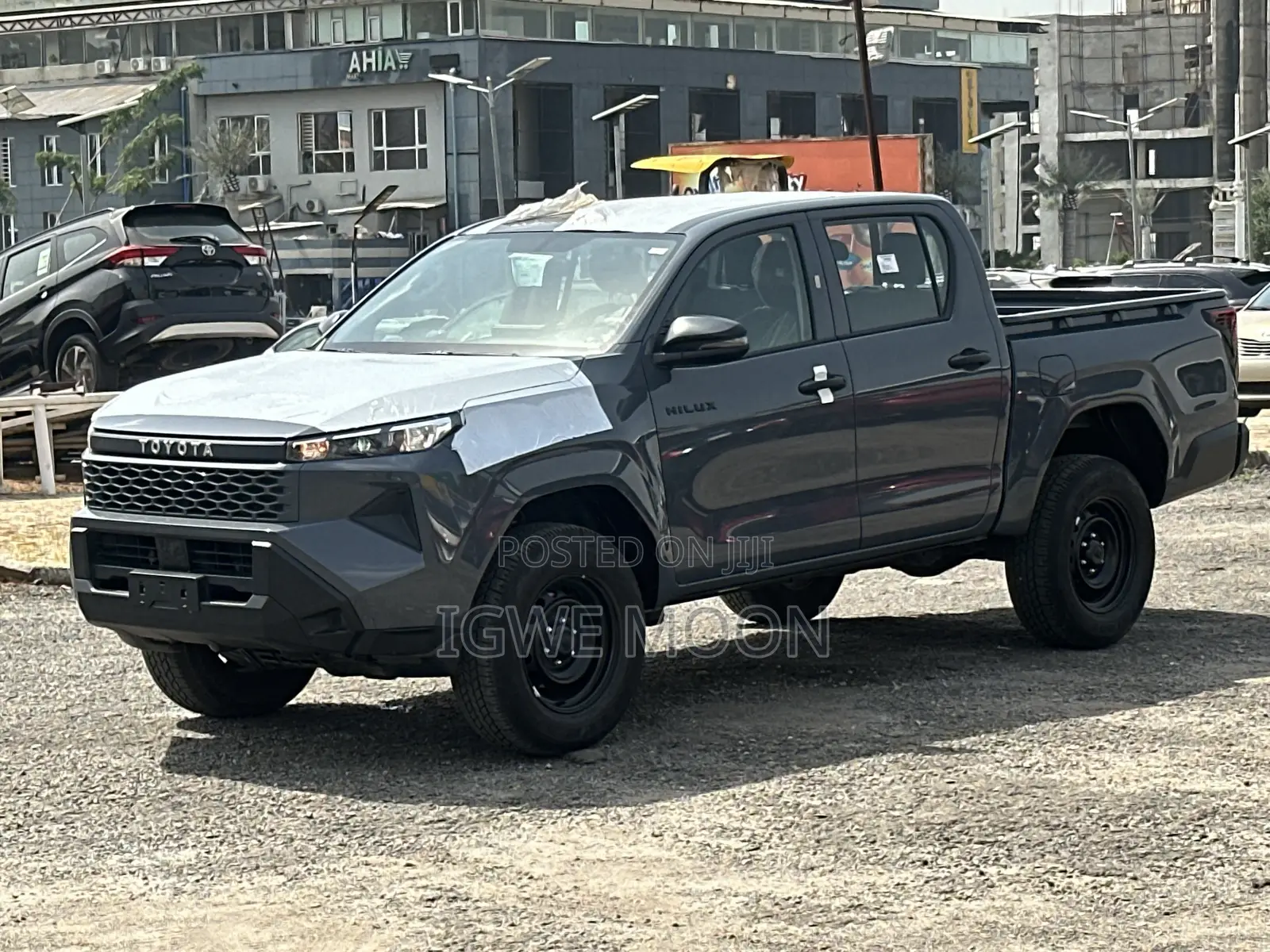 New Toyota Hilux High 2026 Gray
