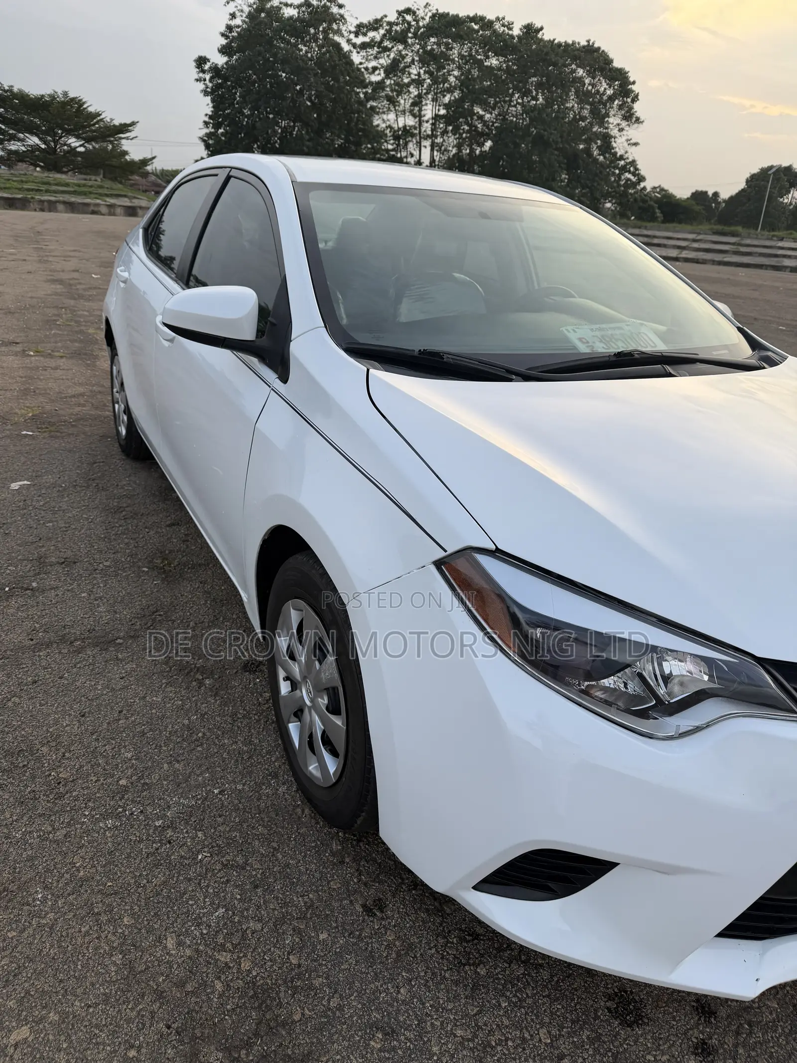 Toyota Corolla LE 4dr Sedan (1.8L 4cyl CVT) 2016 White