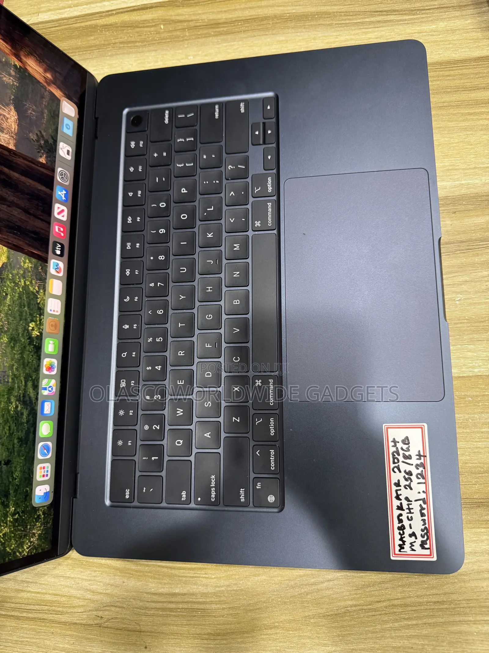 Laptop Apple MacBook Air 2024 M3 8GB Apple M3 SSD 256GB