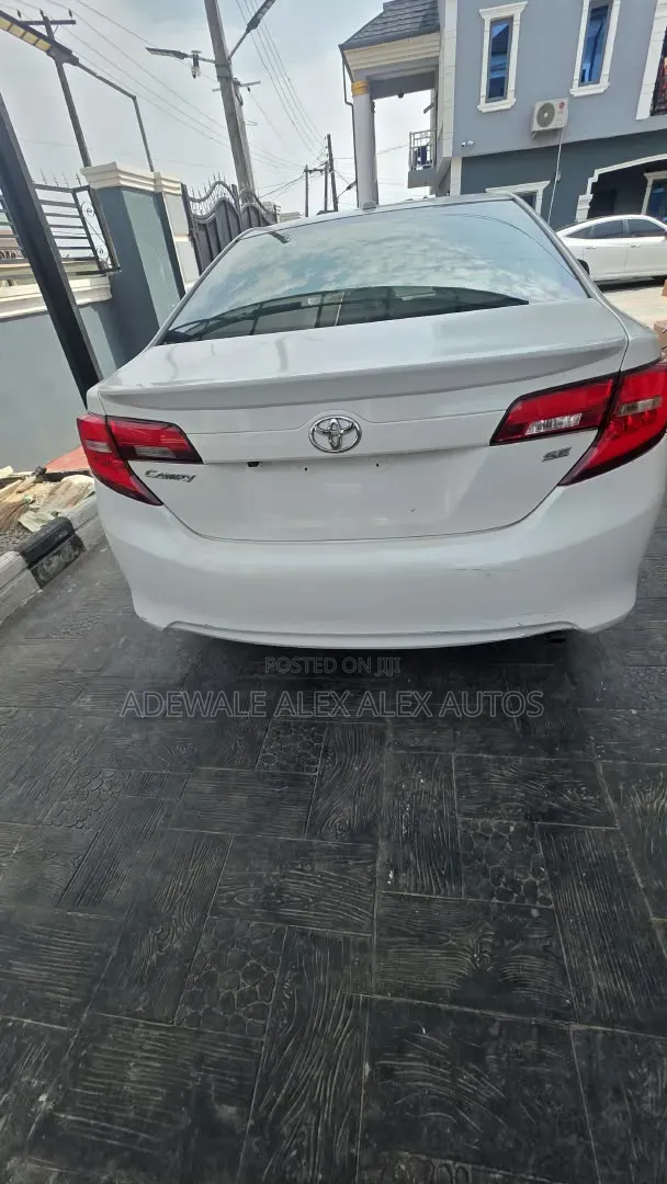 Toyota Camry SE 4dr Sedan (2.5L 4cyl 6A) 2014 White