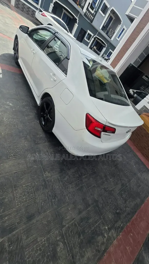 Toyota Camry SE 4dr Sedan (2.5L 4cyl 6A) 2014 White