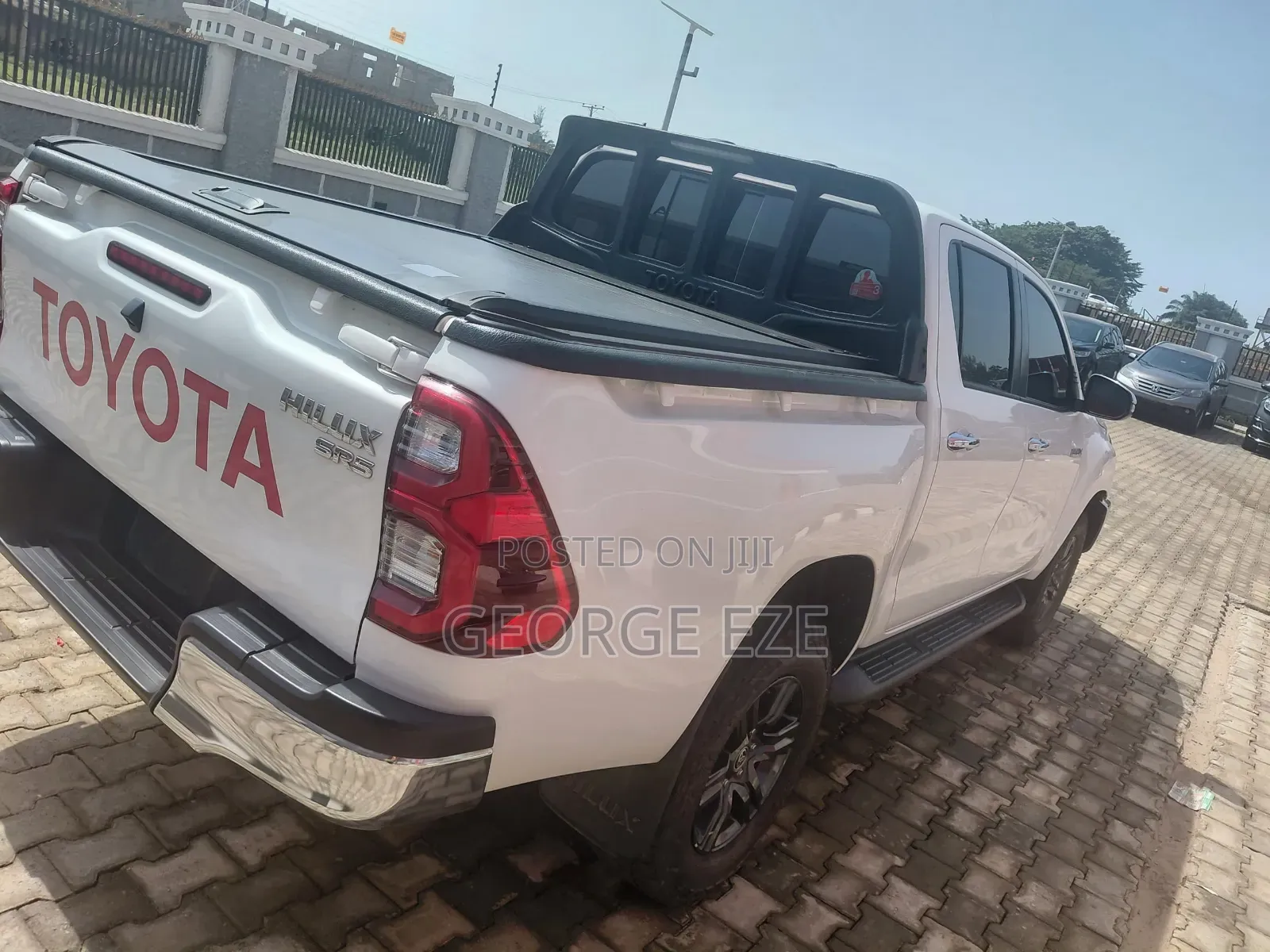 Toyota Hilux 2024 White