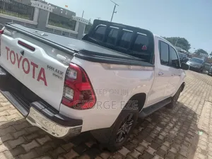 Toyota Hilux 2024 White