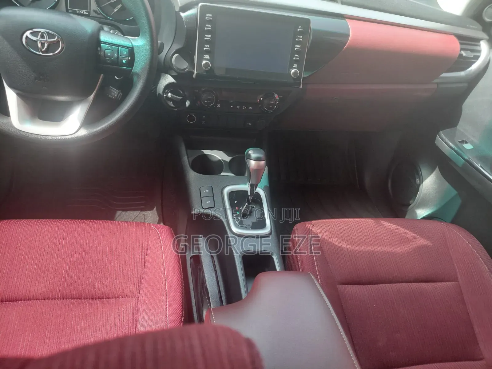 Toyota Hilux 2024 White