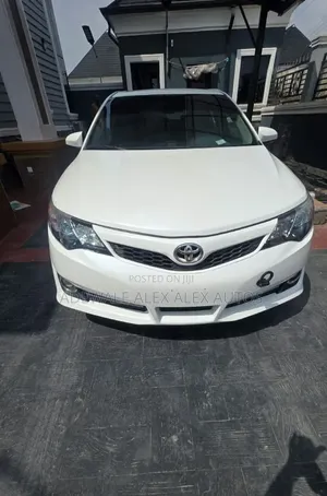 Toyota Camry SE 4dr Sedan (2.5L 4cyl 6A) 2014 White