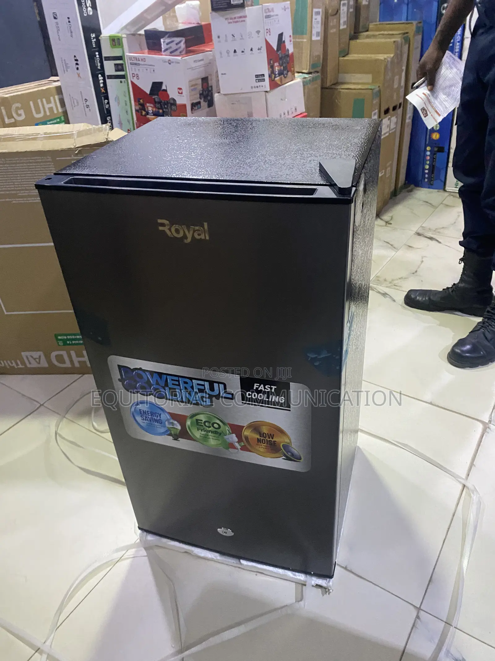 Royal RREF105BF 105L Reliable Cooling for Compact Spaces