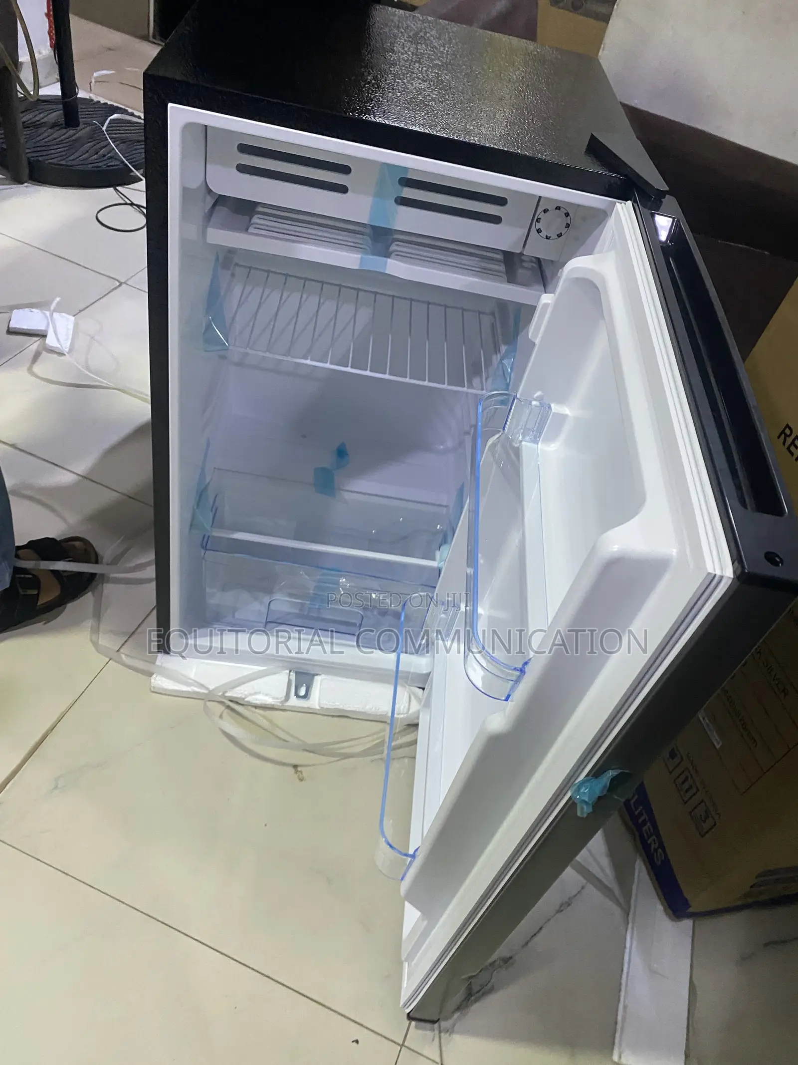 Royal RREF105BF 105L Single Door Kitchen Cooling Appliance