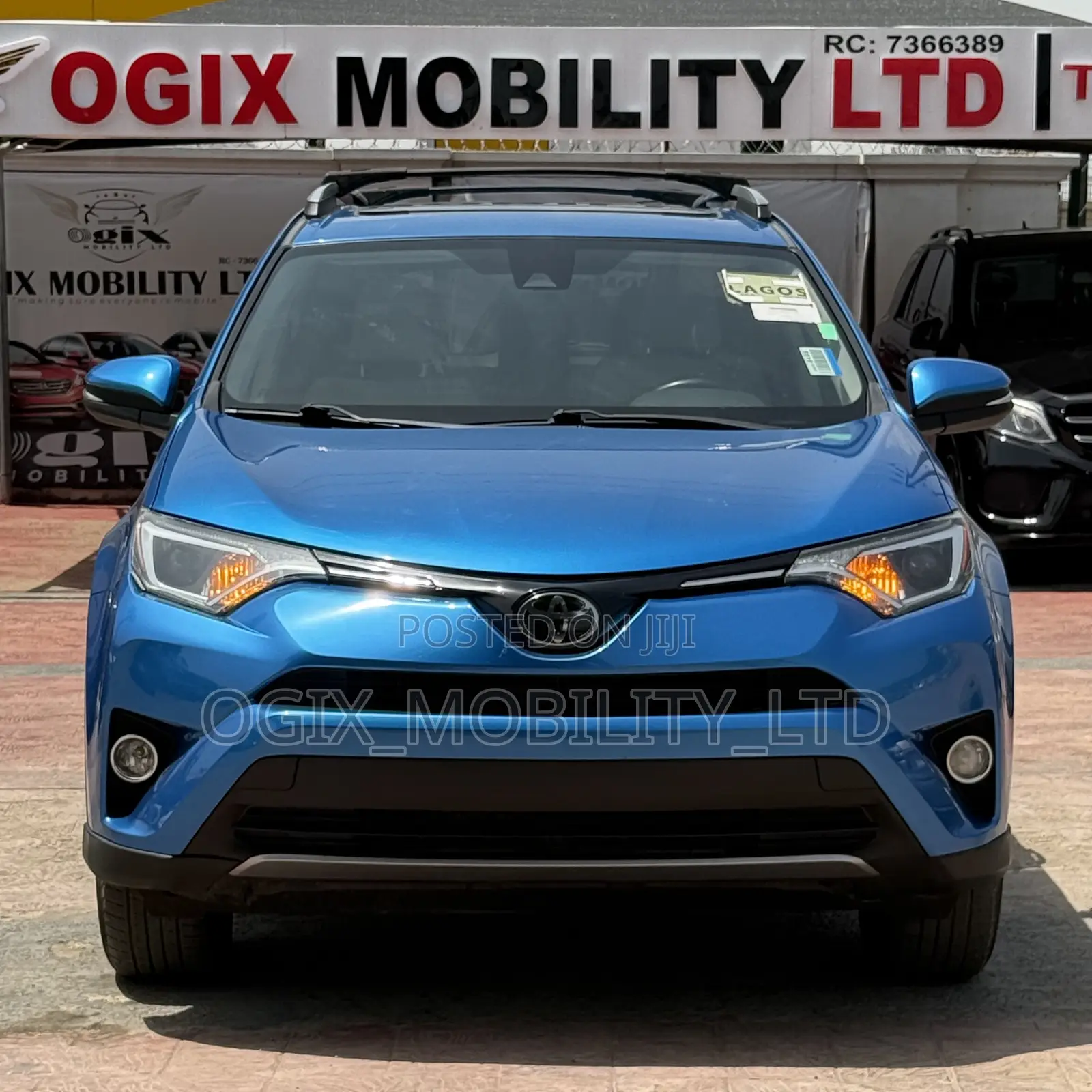 Toyota RAV4 XLE 4dr SUV (2.5L 4cyl 6A) 2018 Blue