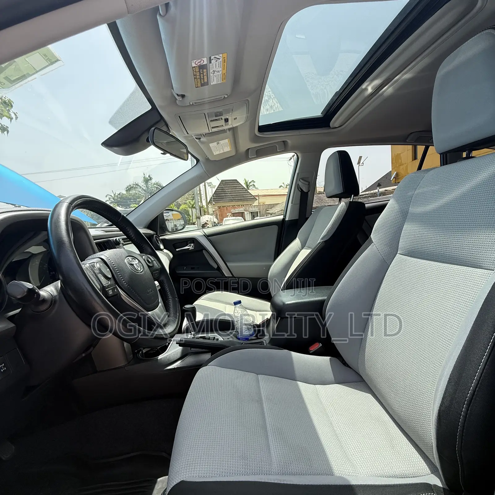 Toyota RAV4 XLE 4dr SUV (2.5L 4cyl 6A) 2018 Blue