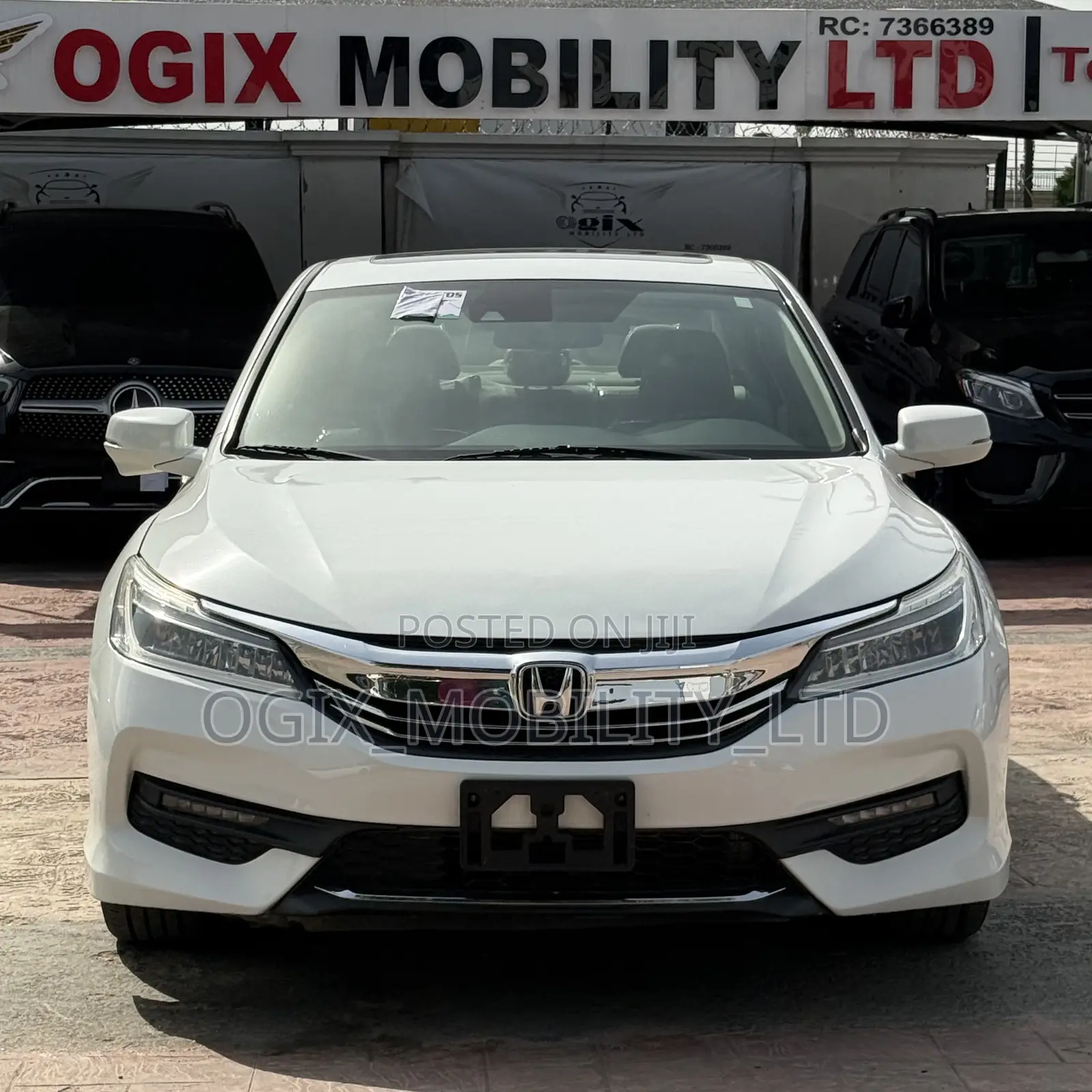 Honda Accord Touring 4dr Sedan FWD (3.5L 6cyl 6A) 2016 White