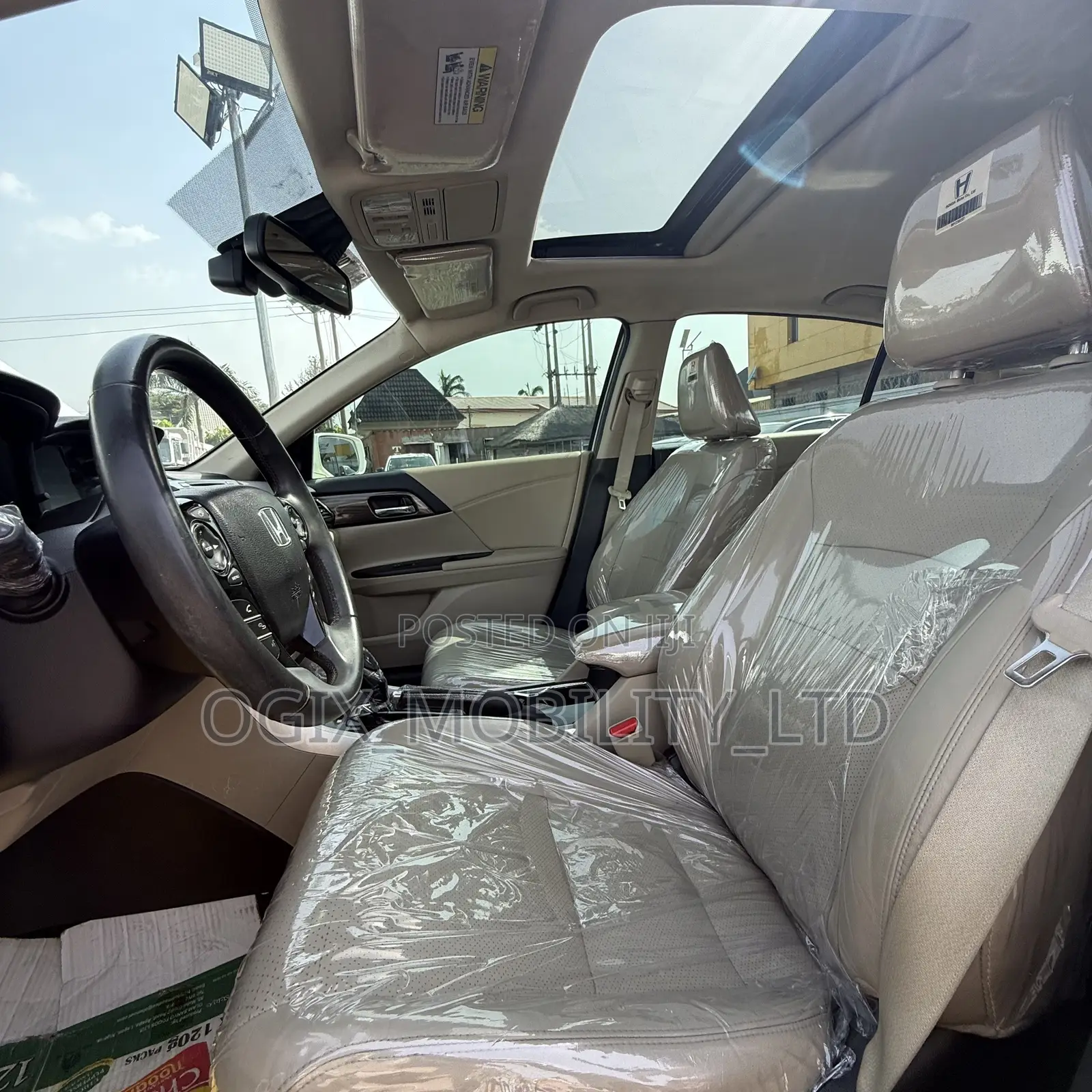 Honda Accord Touring 4dr Sedan FWD (3.5L 6cyl 6A) 2016 White