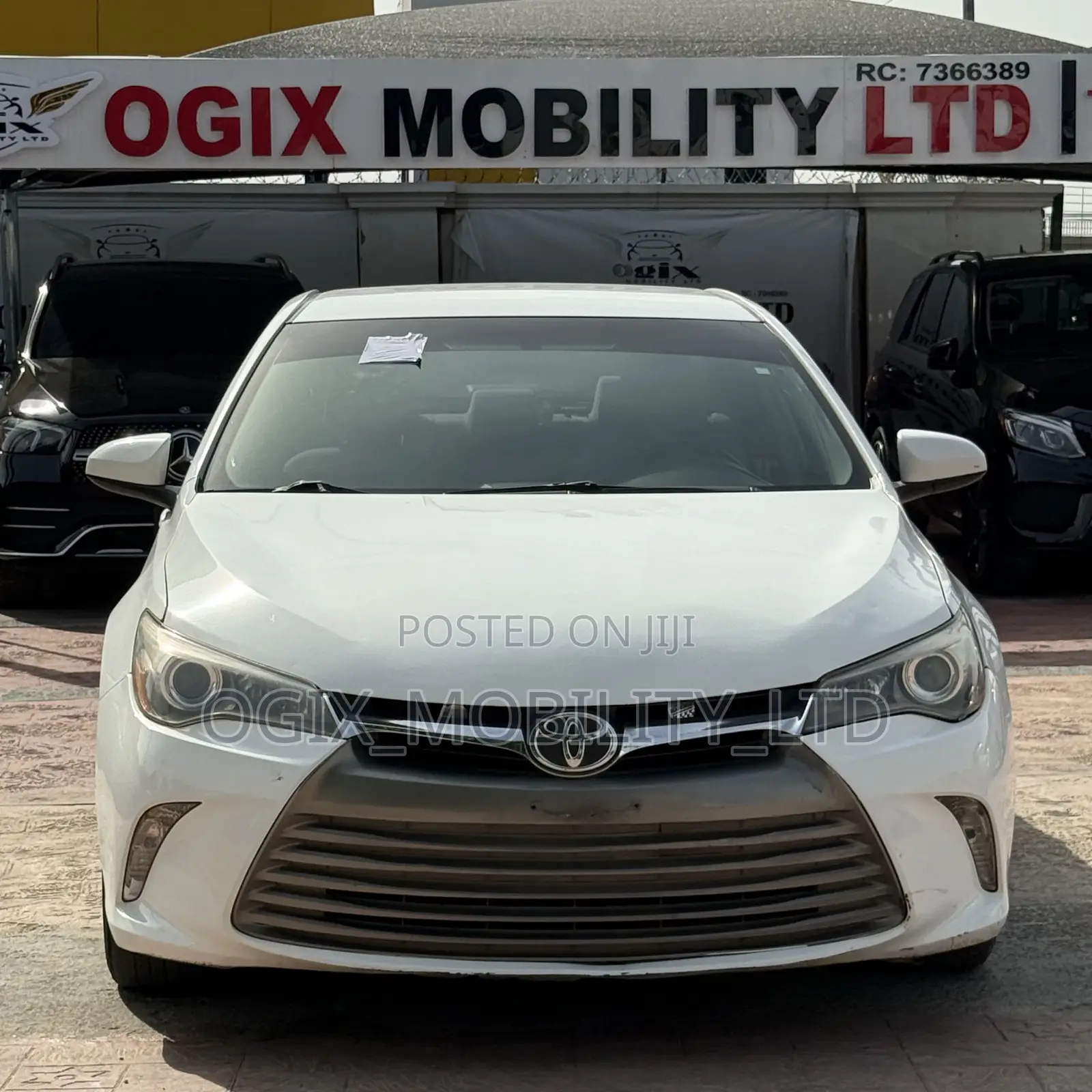 Toyota Camry LE 4dr Sedan (2.5L 4cyl 6A) 2016 White