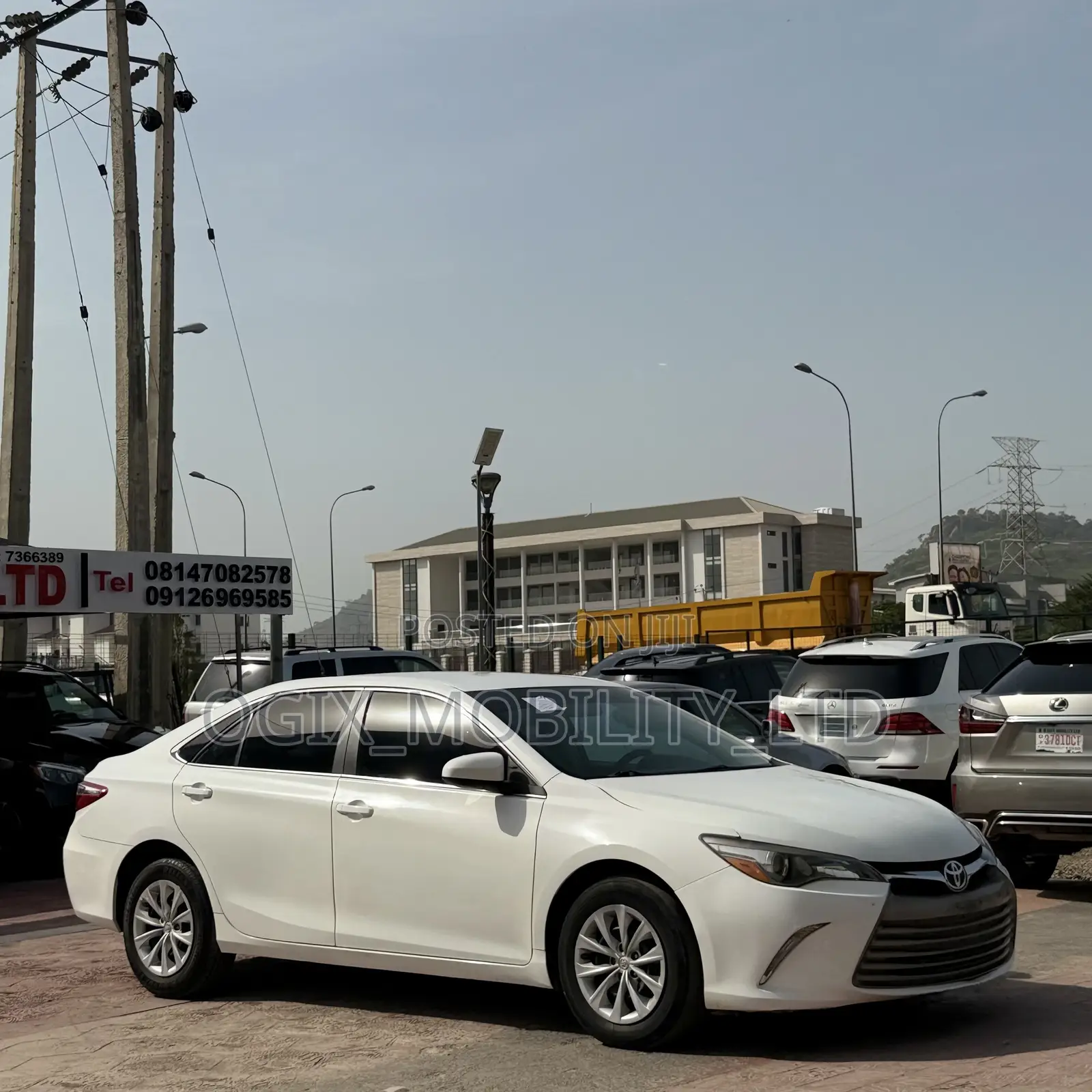 Toyota Camry LE 4dr Sedan (2.5L 4cyl 6A) 2016 White