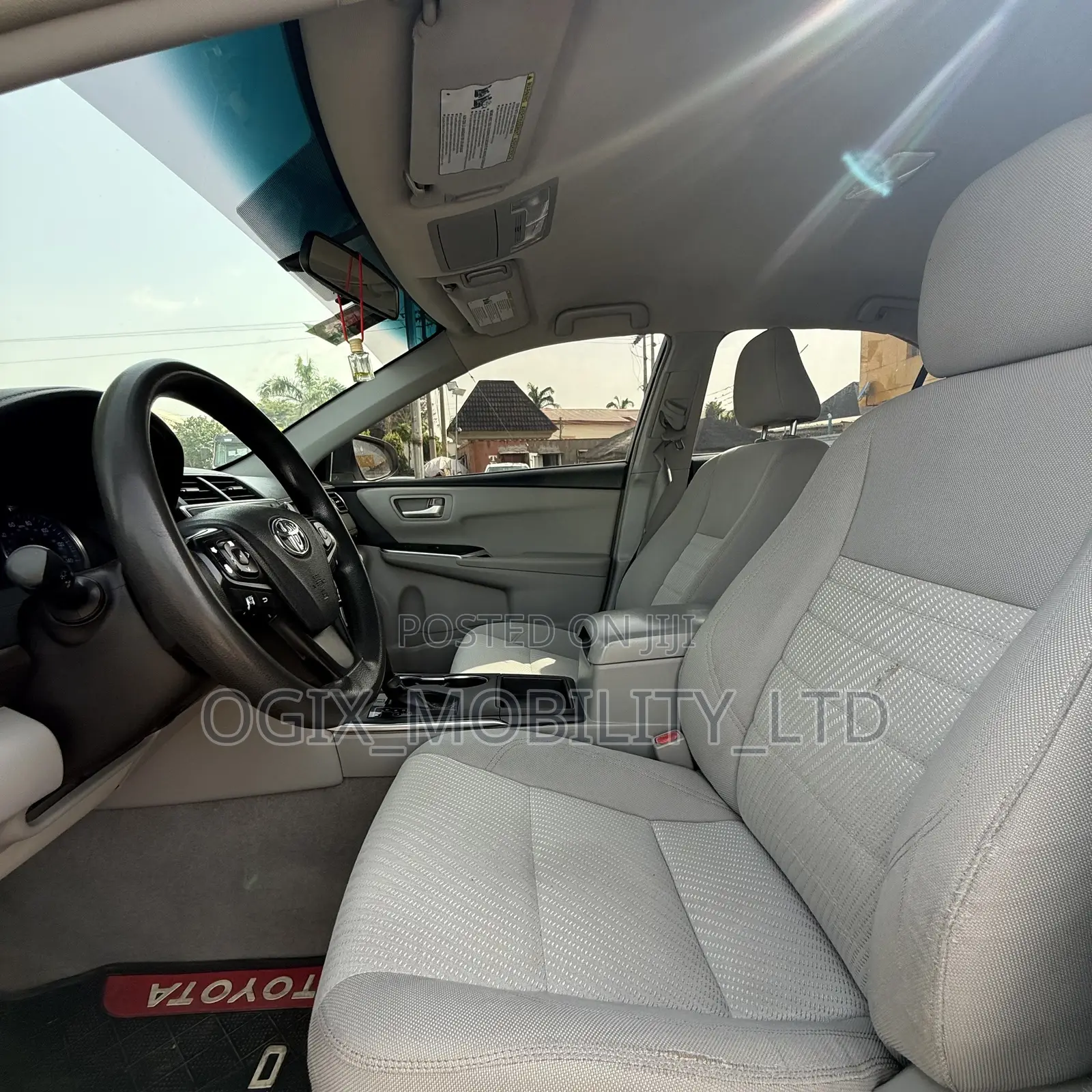 Toyota Camry LE 4dr Sedan (2.5L 4cyl 6A) 2016 White