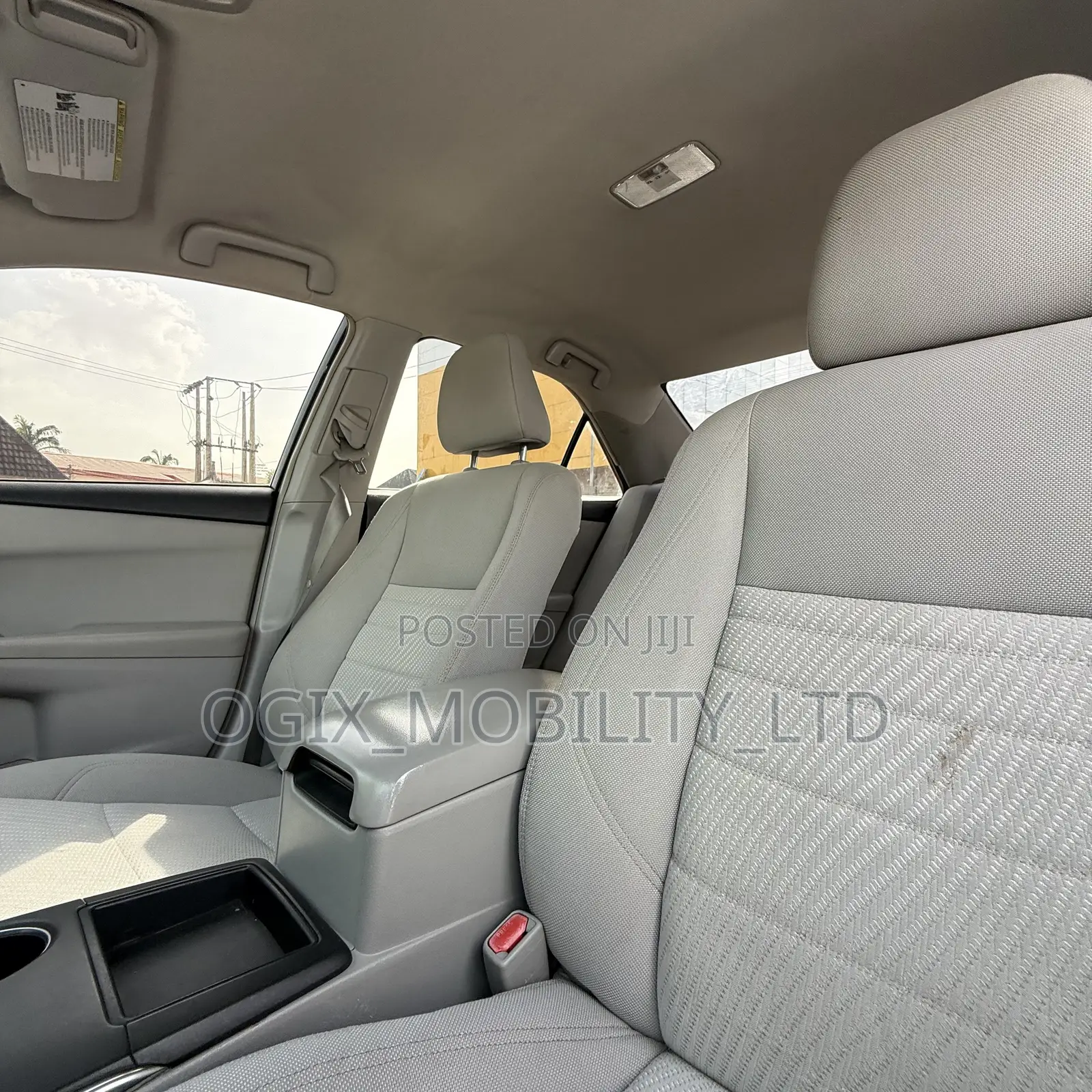 Toyota Camry LE 4dr Sedan (2.5L 4cyl 6A) 2016 White