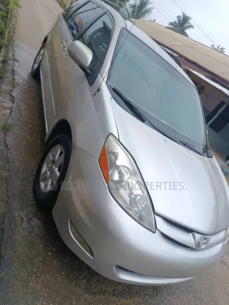 Toyota Sienna LE 4WD 2007 Gray