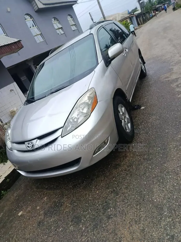 Toyota Sienna LE 4WD 2007 Gray