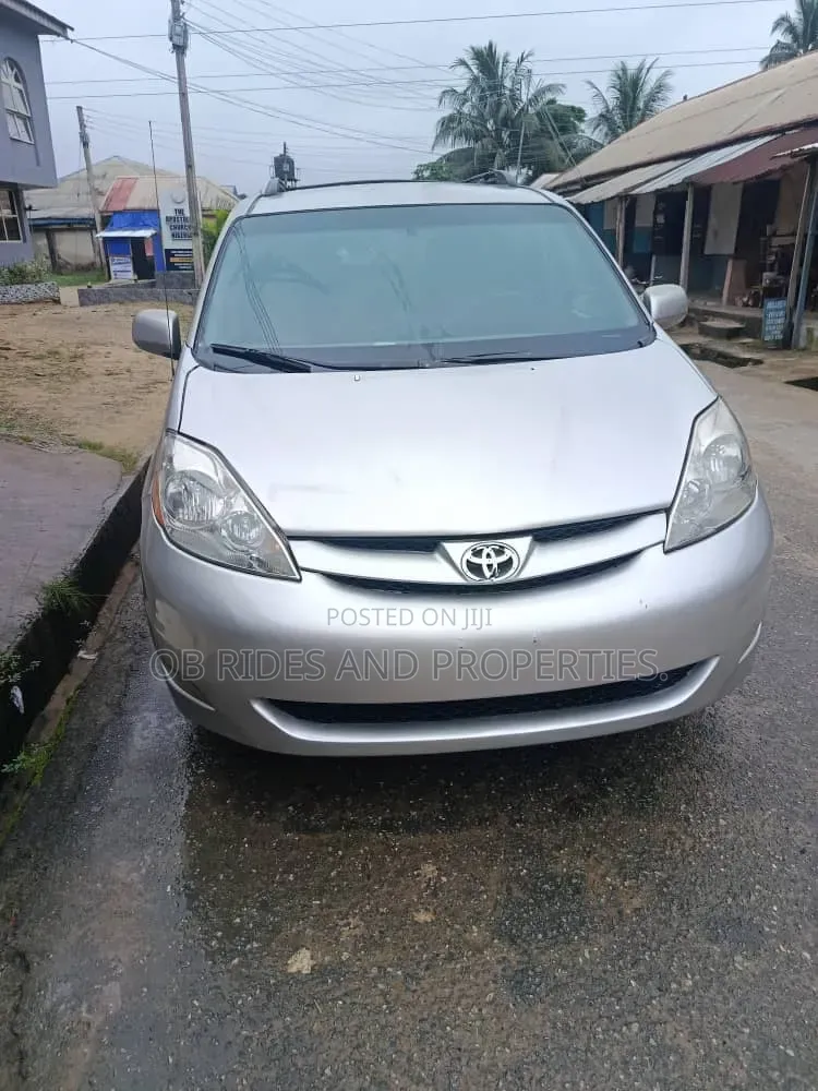 Toyota Sienna LE 4WD 2007 Gray