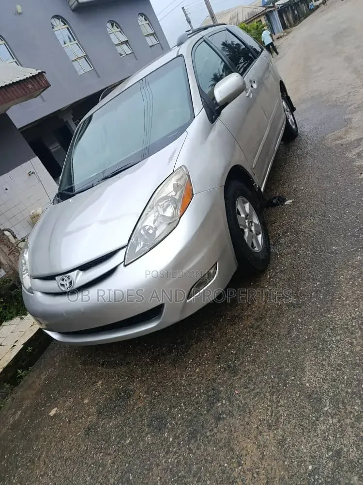 Toyota Sienna LE 4WD 2007 Gray