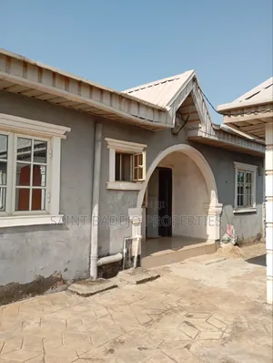 3bdrm Block of Flats in Peace Estate, Gberigbe for rent