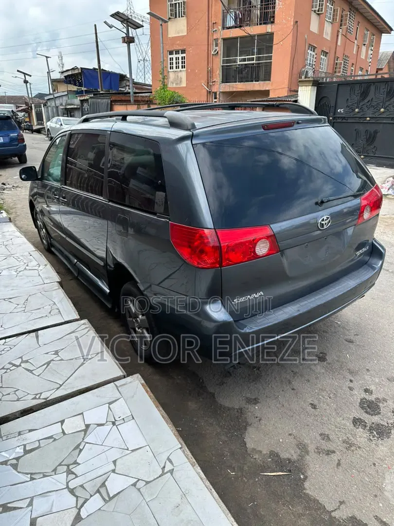 Toyota Sienna 2005 Green