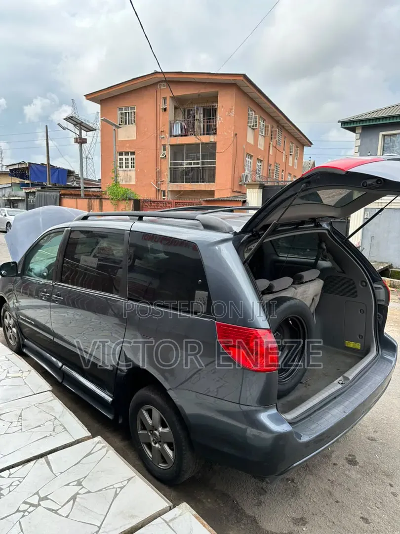 Toyota Sienna 2005 Green