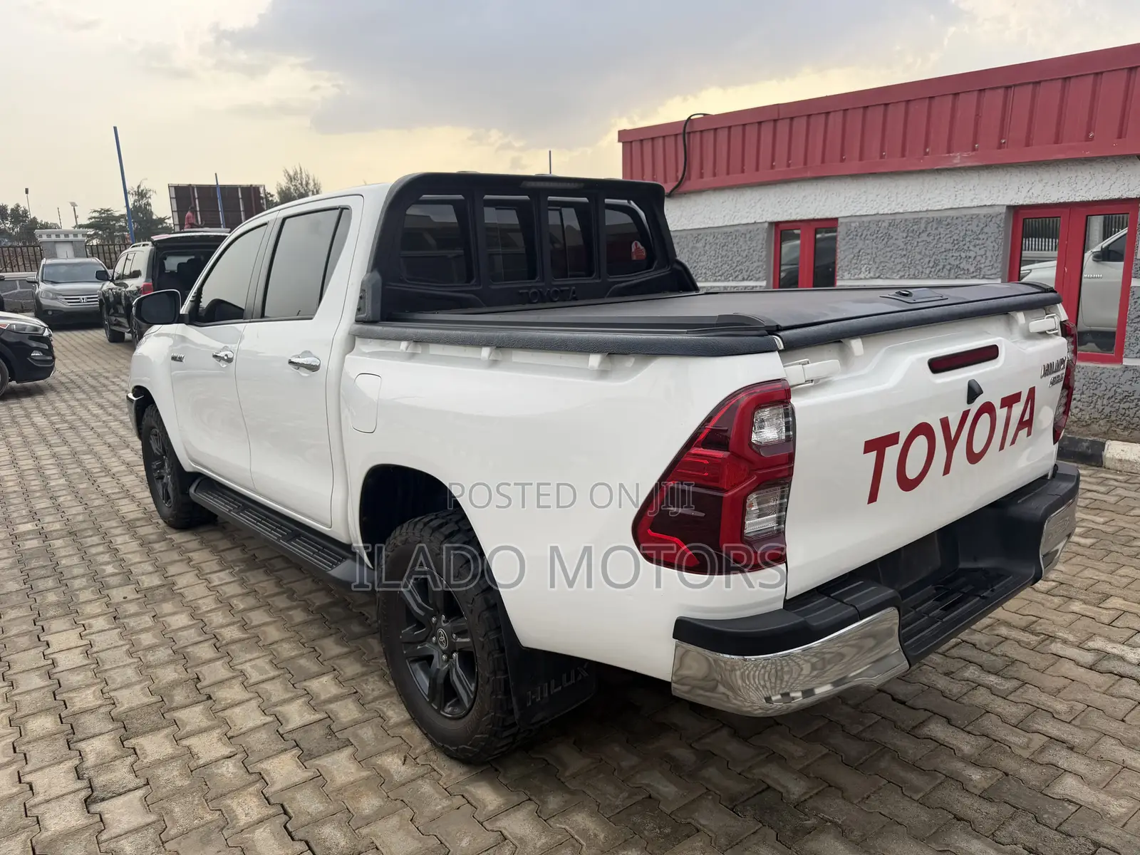 Toyota Hilux 2024 White