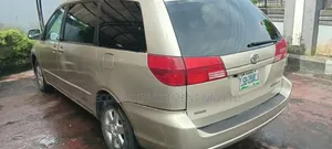Toyota Sienna XLE FWD 2006 Gold