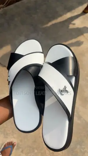 Unisex Black & White LV-Style Pam Slippers With Logo