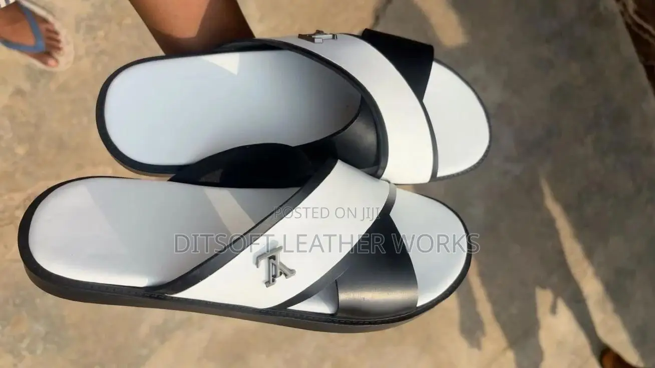 Unisex Black & White LV-Style Pam Slippers With Logo