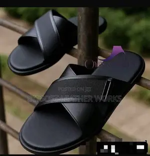 Men's All-Black Textured Cross-Strap Pam Slippers