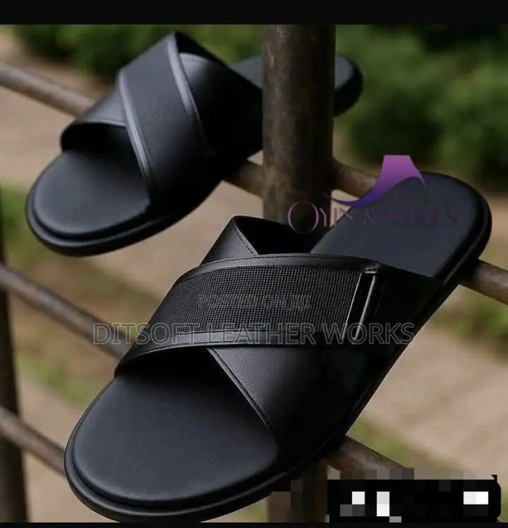 Men's All-Black Textured Cross-Strap Pam Slippers