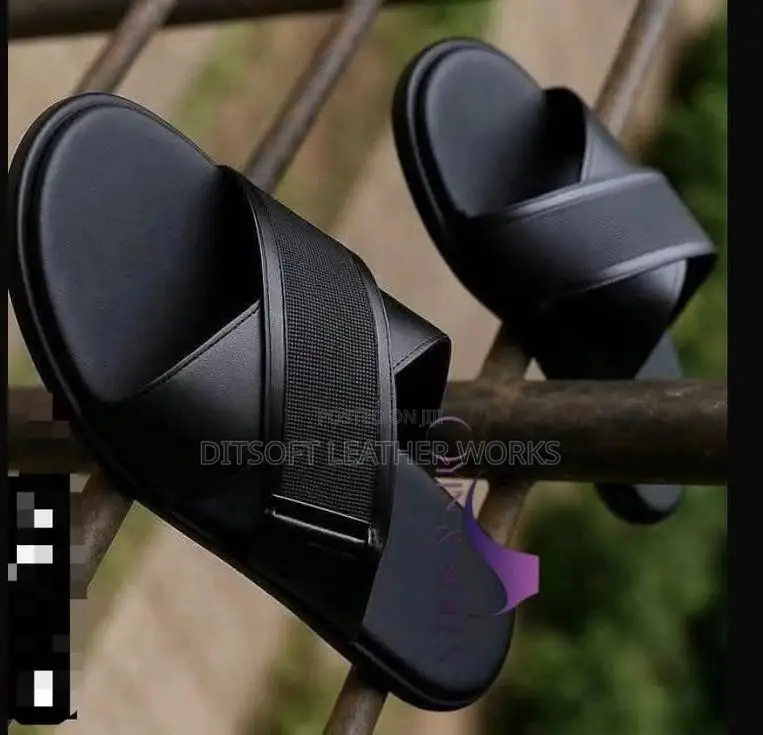 Men's All-Black Textured Cross-Strap Pam Slippers
