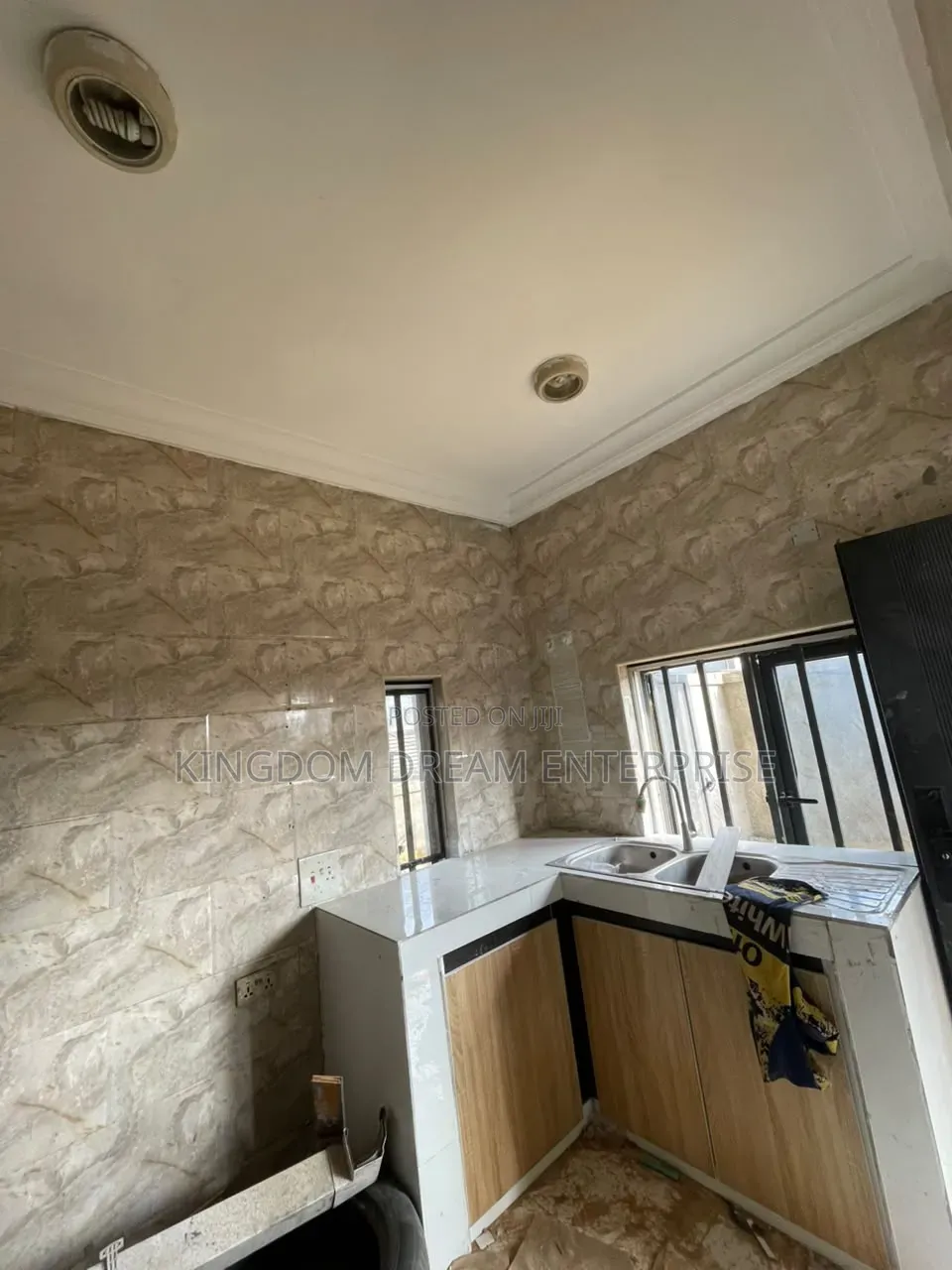 4bdrm Duplex in Lagos Business for rent