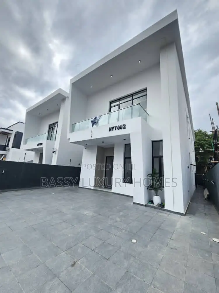 5bdrm Duplex in Lekki for sale