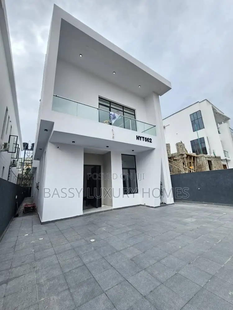 5bdrm Duplex in Lekki for sale